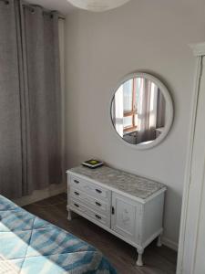Łóżko lub łóżka w pokoju w obiekcie Apartamento Shenzhen en Astorga Camino de Santiago Cochera bicis