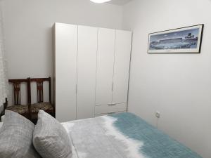 Łóżko lub łóżka w pokoju w obiekcie Apartamento Shenzhen en Astorga Camino de Santiago Cochera bicis