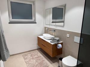 Koupelna v ubytování DonauDeluxe + 10 fotografií