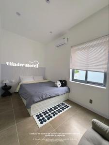 Postel nebo postele na pokoji v ubytování Tiinder Hotel