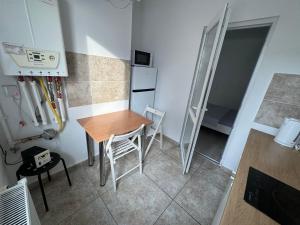 Nhà bếp/bếp nhỏ tại Relax Studio Militari Residence Sector 6 +6 ảnh