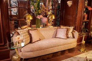 a living room with a couch and a glass table at Hotel Estheréa in Amsterdam