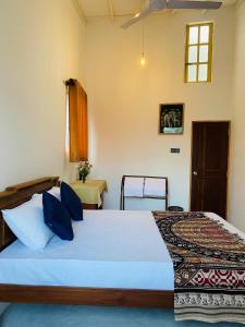 Postel nebo postele na pokoji v ubytování Mahesh Homestay