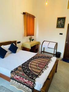 Postel nebo postele na pokoji v ubytování Mahesh Homestay