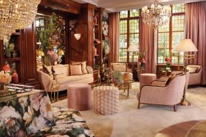 a living room filled with furniture and a chandelier at Hotel Estheréa in Amsterdam