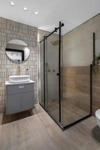 Un baño de ריזורט האחוזה- וילה עם בריכה פרטית וסוויטות עם בריכה משותפת מול נוף ים המלח 20 fotos más