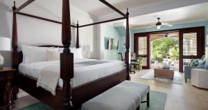 Sandals Royal Caribbean All Inclusive Resort & Private Island - Couples Only客房内的一张或多张床位