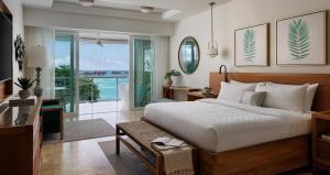 Sandals Royal Caribbean All Inclusive Resort & Private Island - Couples Only客房内的一张或多张床位