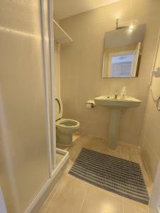 Ένα μπάνιο στο Homey ground floor flat in Denia