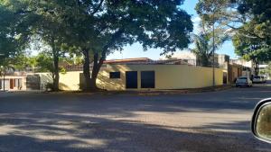 un edificio al costado de una calle en Posada Sebastian, en Valencia