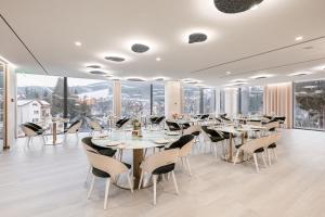 Restoran või mõni muu söögikoht majutusasutuses Tavel Hotel & SPA