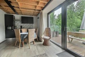 a kitchen and dining room with a table and chairs at Les Gabelous - micro-gîtes - Viroinval in Dourbes