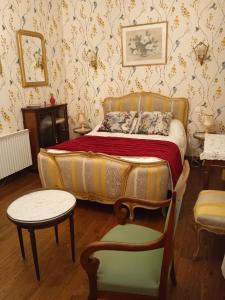 Ένα ή περισσότερα κρεβάτια σε δωμάτιο στο Chambre d'hôtes LA BELLE SAISON