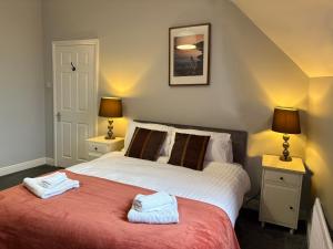 Ένα ή περισσότερα κρεβάτια σε δωμάτιο στο Cosy and convenient Sunderland apartment
