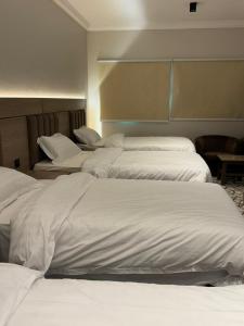 Postel nebo postele na pokoji v ubytování Dvina Hotel دفينا + 4 fotografie