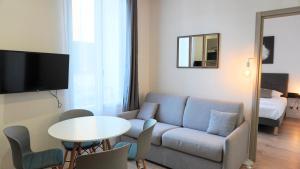 Televízia a/alebo spoločenská miestnosť v ubytovaní Proche Carlton & Croisette, Appartement 101 - Palmazur Vacances
