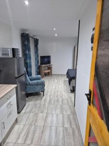 TV a/nebo společenská místnost v ubytování Wattlewood Cabins