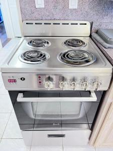 a white stove top oven sitting in a kitchen at Modern and spacious villa close to NYC/Brooklyn/Queens/Garden City in Westbury