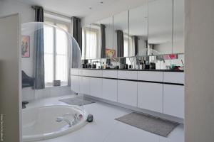 Fotografie z fotogalerie ubytování Loft Stern, carré d'Or Marseille, 10 pers, 3 chambres, 260 m2, dernier étage v destinaci Marseille + 34 fotografií