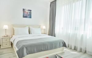 Кровать или кровати в номере Excelsior Apartaments Mamaia Nord