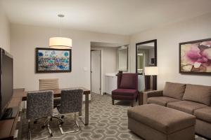 Posezení v ubytování Embassy Suites by Hilton Washington D.C. Georgetown