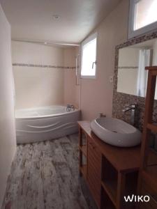 Ένα μπάνιο στο DUPLEX T2 PERROS-GUIREC LABEL 2* +25 φωτογραφίες