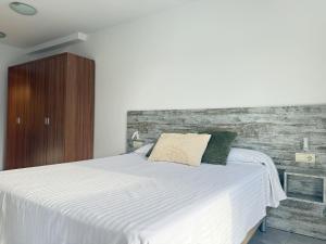 A bed or beds in a room at Agi Riera Ginjolers