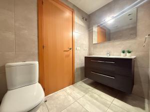 A bathroom at Agi Riera Ginjolers Még 33 kép