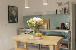 Cucina o angolo cottura di Light filled spacious penthouse in Šibenik city centre