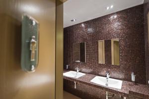 Kúpeľňa v ubytovaní Melqart Hotel