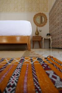A bed or beds in a room at chez Aissam