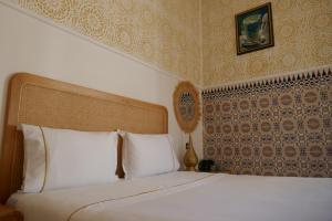 A bed or beds in a room at chez Aissam