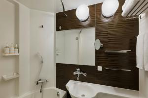 Vannituba majutusasutuses Four Points Flex by Sheraton Shin Osaka