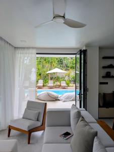 Bazén v ubytování Kinbi Private Villa - Goidhoo nebo v jeho okolí
