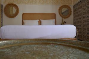 A bed or beds in a room at chez Aissam
