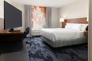 Ένα ή περισσότερα κρεβάτια σε δωμάτιο στο Fairfield Inn and Suites by Marriott Cincinnati Eastgate +51 φωτογραφίες