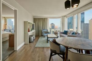 Posezení v ubytování The Westin Austin Downtown