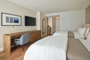 Postel nebo postele na pokoji v ubytování The Westin Austin Downtown