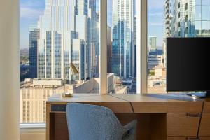 TV a/nebo společenská místnost v ubytování The Westin Austin Downtown