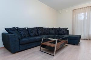 Predel za sedenje v nastanitvi Padriku Apartment with a balcony,near to central,Self Check In 24 7,FREE Parking + 26 fotografij