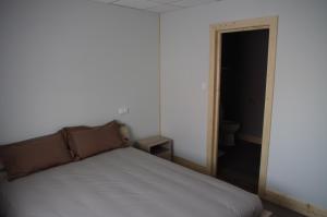 Postel nebo postele na pokoji v ubytování Loc-Appart SPM Chambre d'hôtes 3