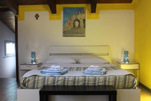 Postel nebo postele na pokoji v ubytování B&B Oasi al Mare