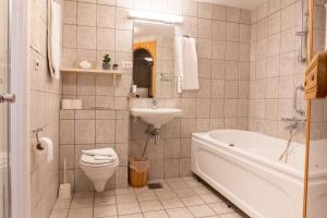 A bathroom at Palads Hotel