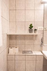 A bathroom at Palads Hotel