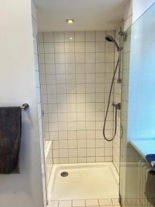 Quadrate Hostel Mannheim Z6 Denkmalschutz的一间浴室