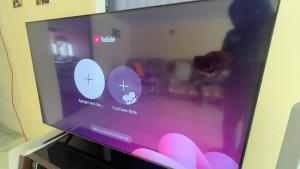 a television screen with a video game on it at Departamento Metepec in Toluca