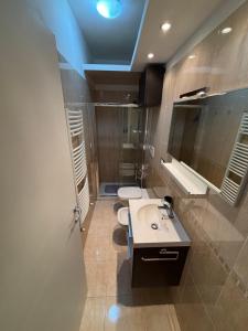 A bathroom at Dimora 14 Még 18 kép