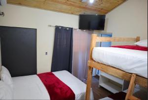 Postel nebo postele na pokoji v ubytování Vista Montaña Jimenoa De La Rosa + 70 fotografií