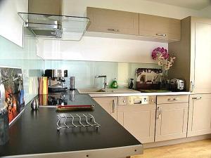 Η κουζίνα ή μικρή κουζίνα στο LE BELLEVUE appartement GRAND CONFORT à Cassis