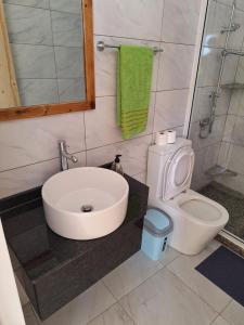 Koupelna v ubytování Vista Tarrafal Guest House + 31 fotografií